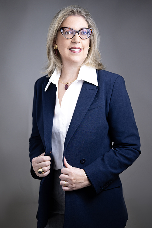 Foto da advogada especialista em direito previdenciário, Dra. Arlete Mesquita